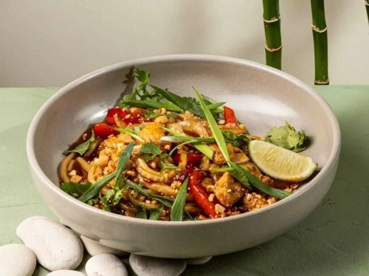 Удон с цыпленком и овощами