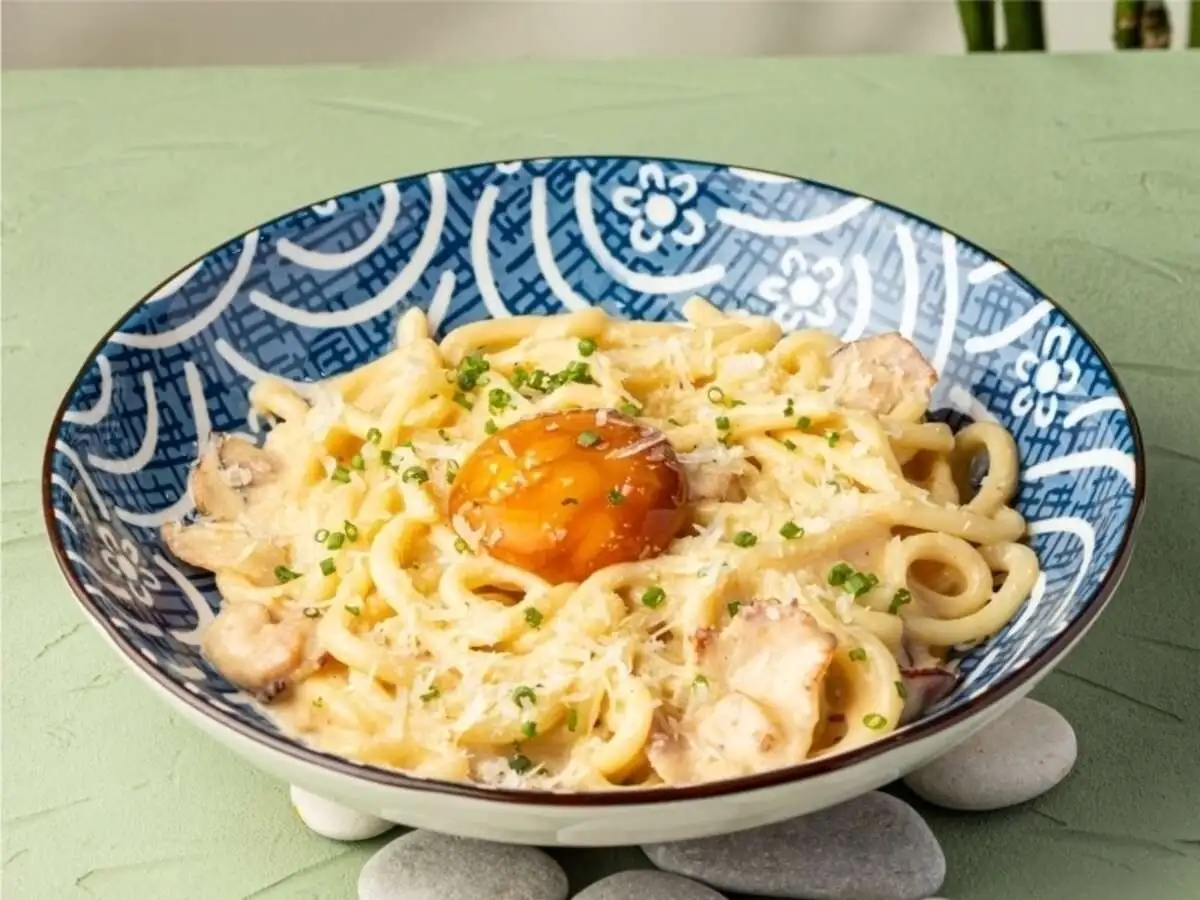 Мисо Карбонара с маринованным желтком