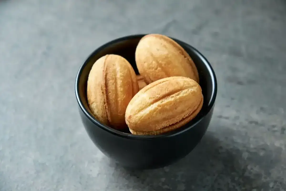 Орешки с вареной сгущенкой