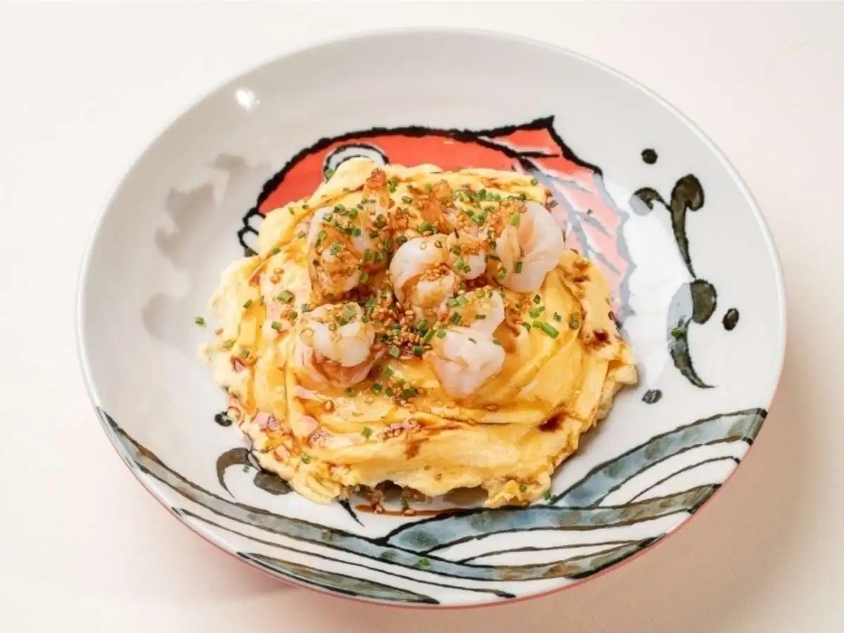 Скрэмбл с креветками и жареным рисом