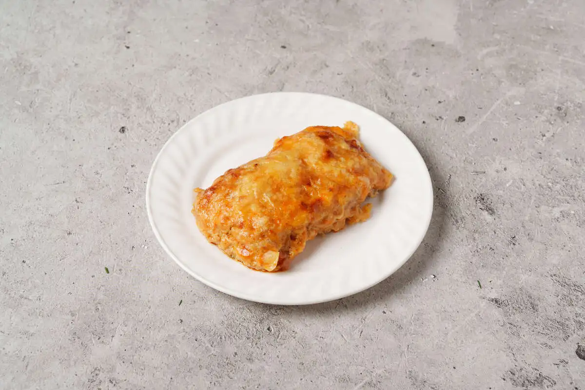 Куриная отбивная с грибами и сыром