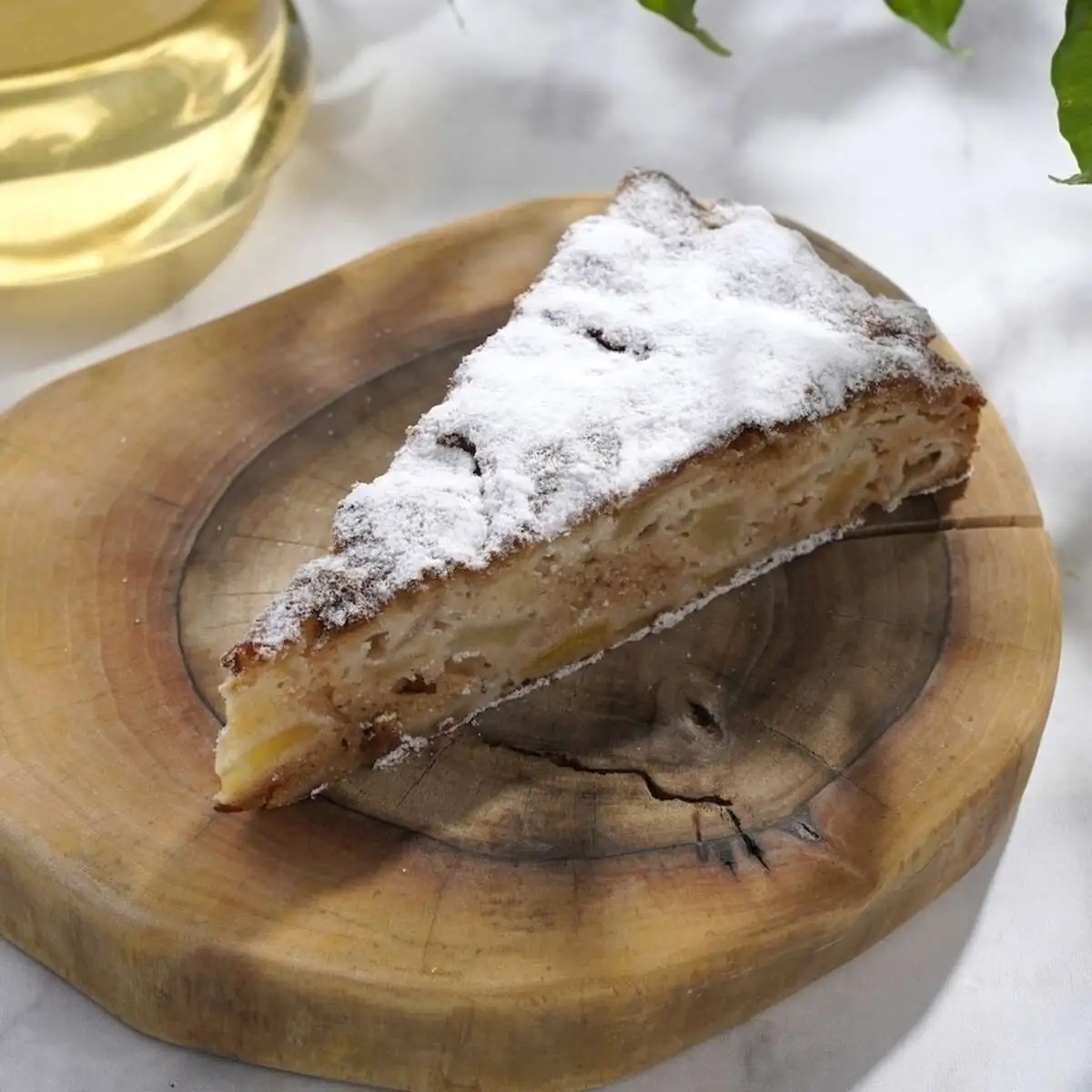 Бисквит с яблоками