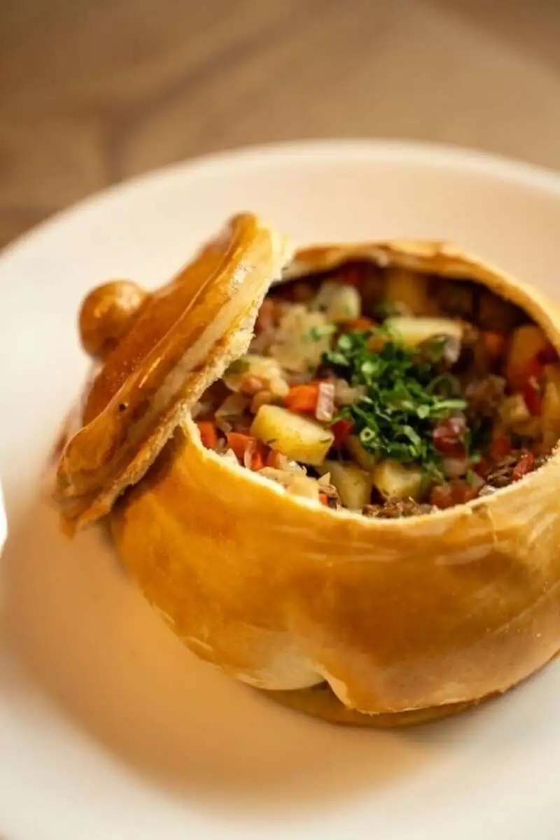 ЛАНЧ ЖАРКОЕ В ГОРШОЧКЕ ИЗ ТЕСТА