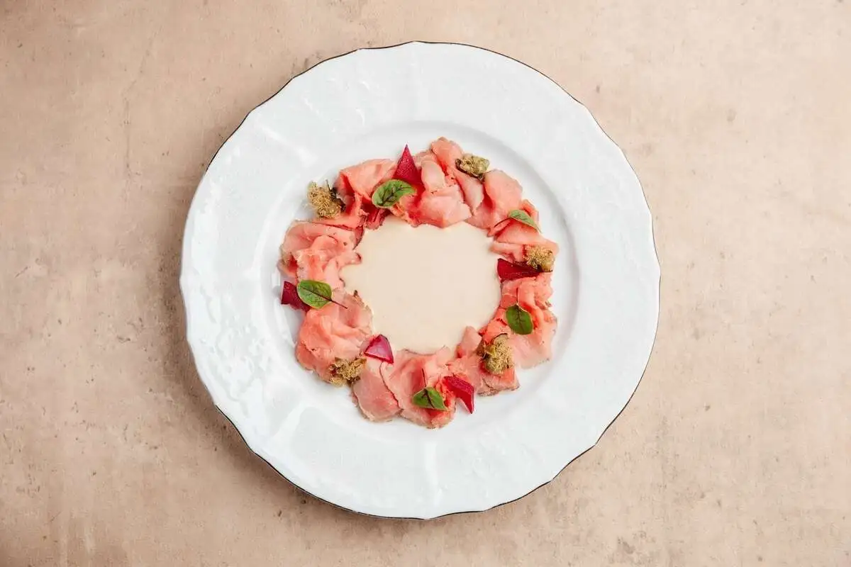 Телятина с соусом из тунца