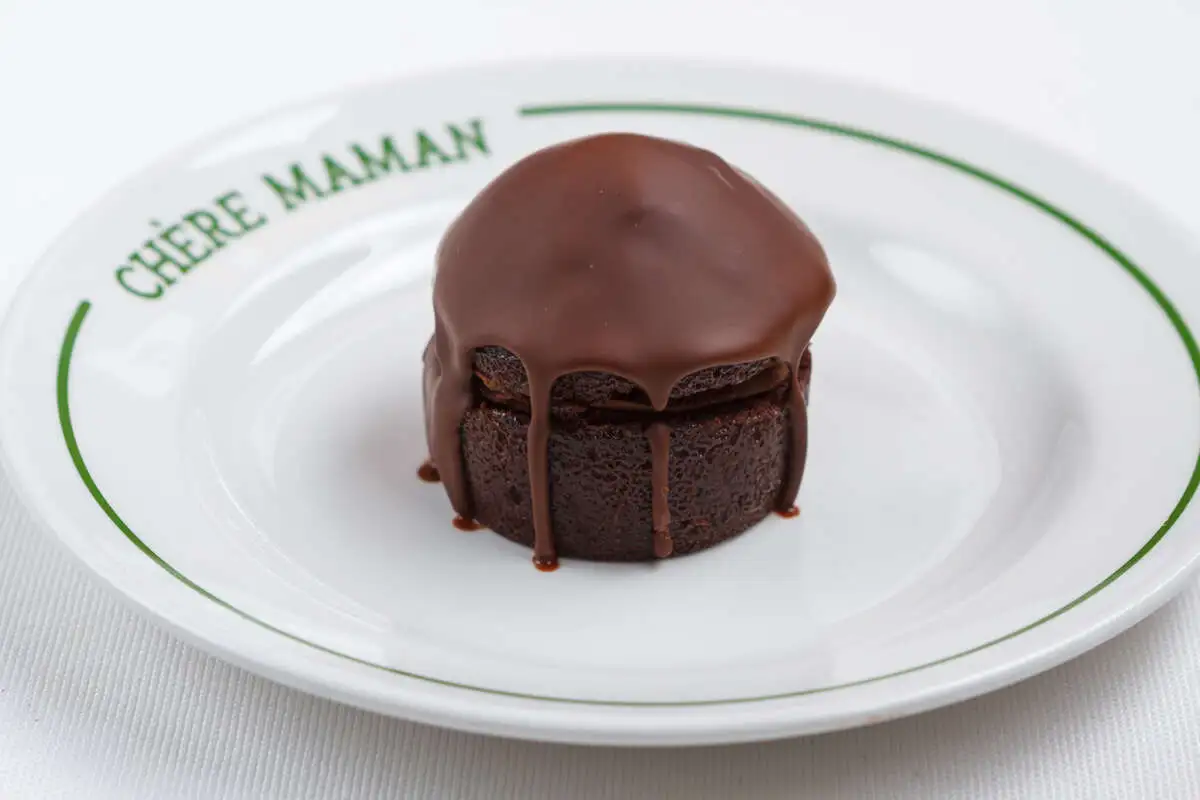 Шоколадный кекс с миндальным ганашем