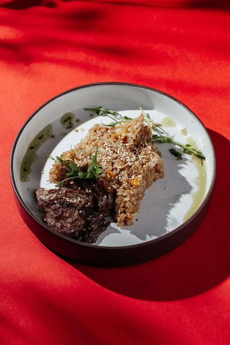 Жареный рис с курицей