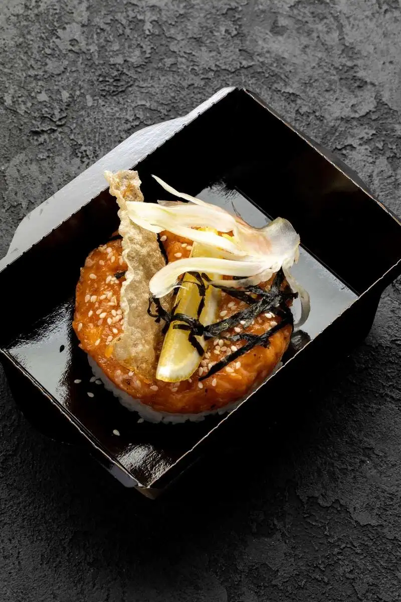 Тартар из лосося  с соусом Ким Чи