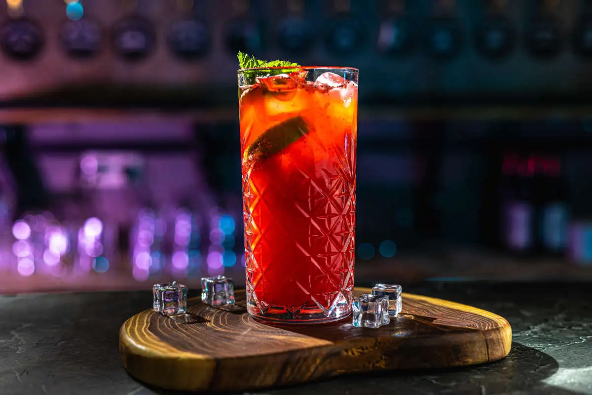 Лимонад клубничный с лаймом и имбирем (маленький)