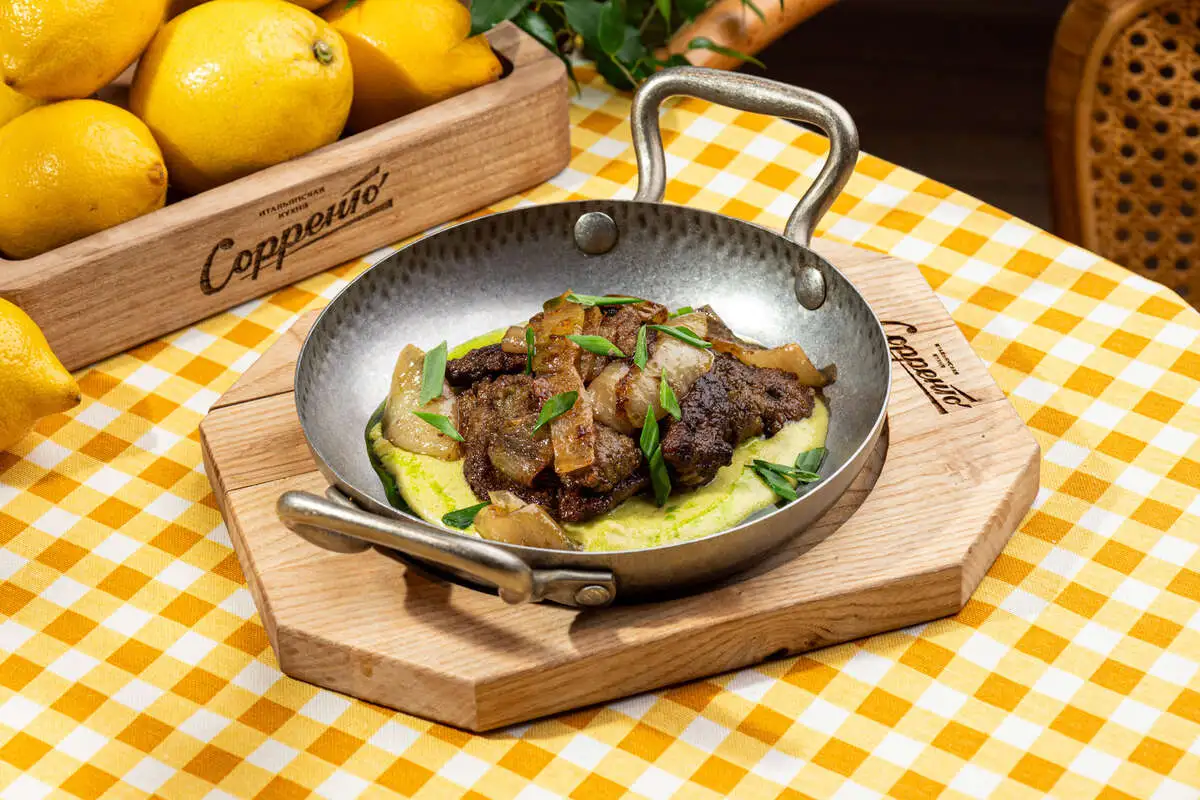 Печень телятины с луковым муссом