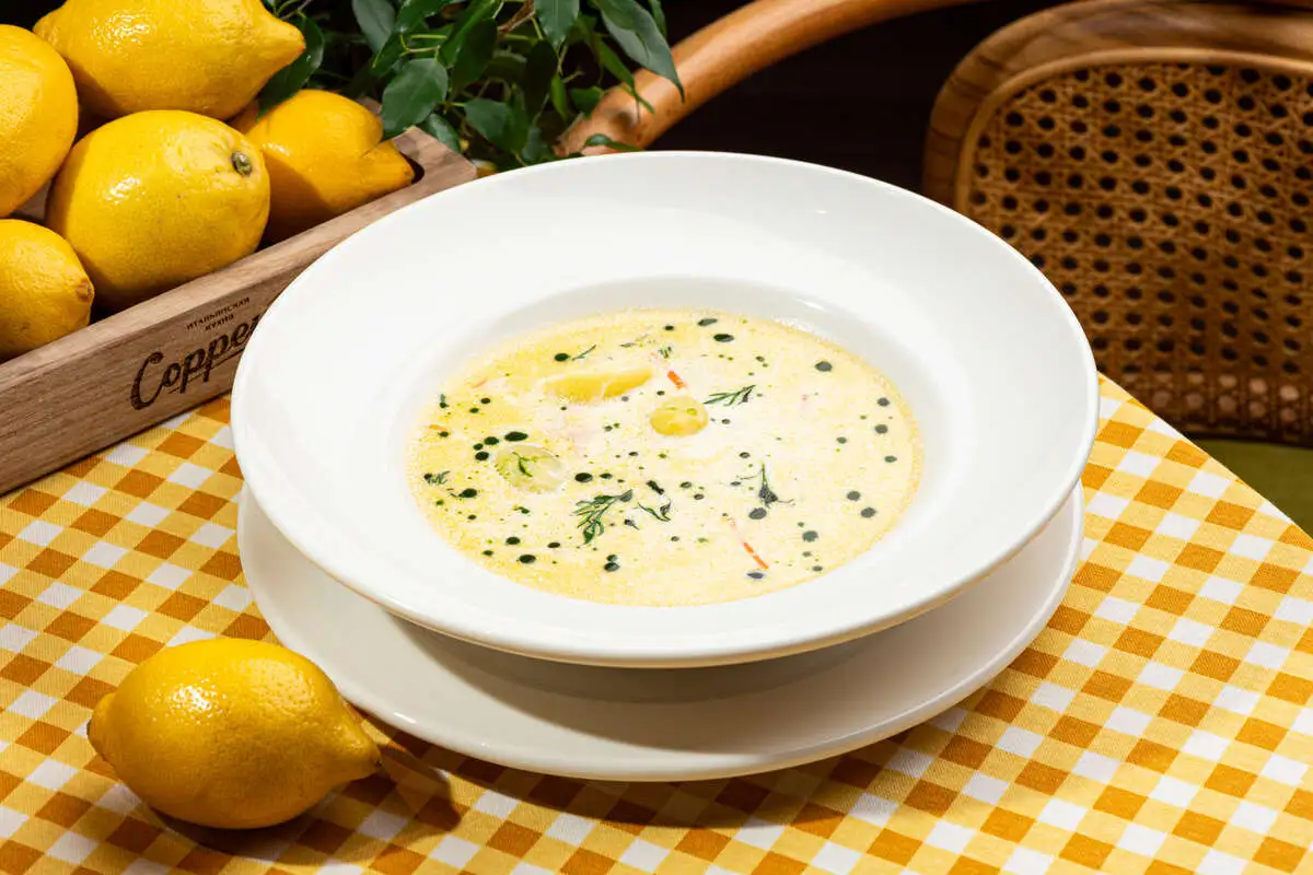 Сливочный суп с форелью и укропом