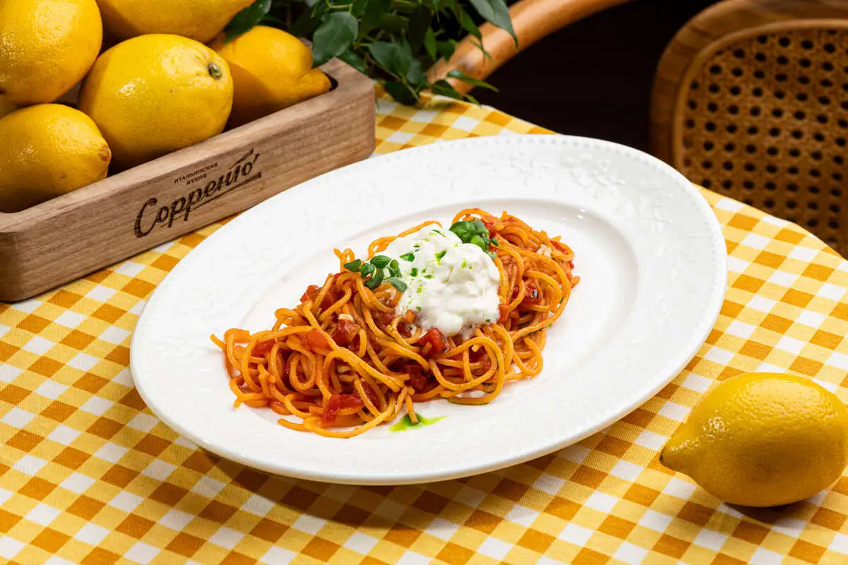 Спагетти аль помодоро со Страчателлой