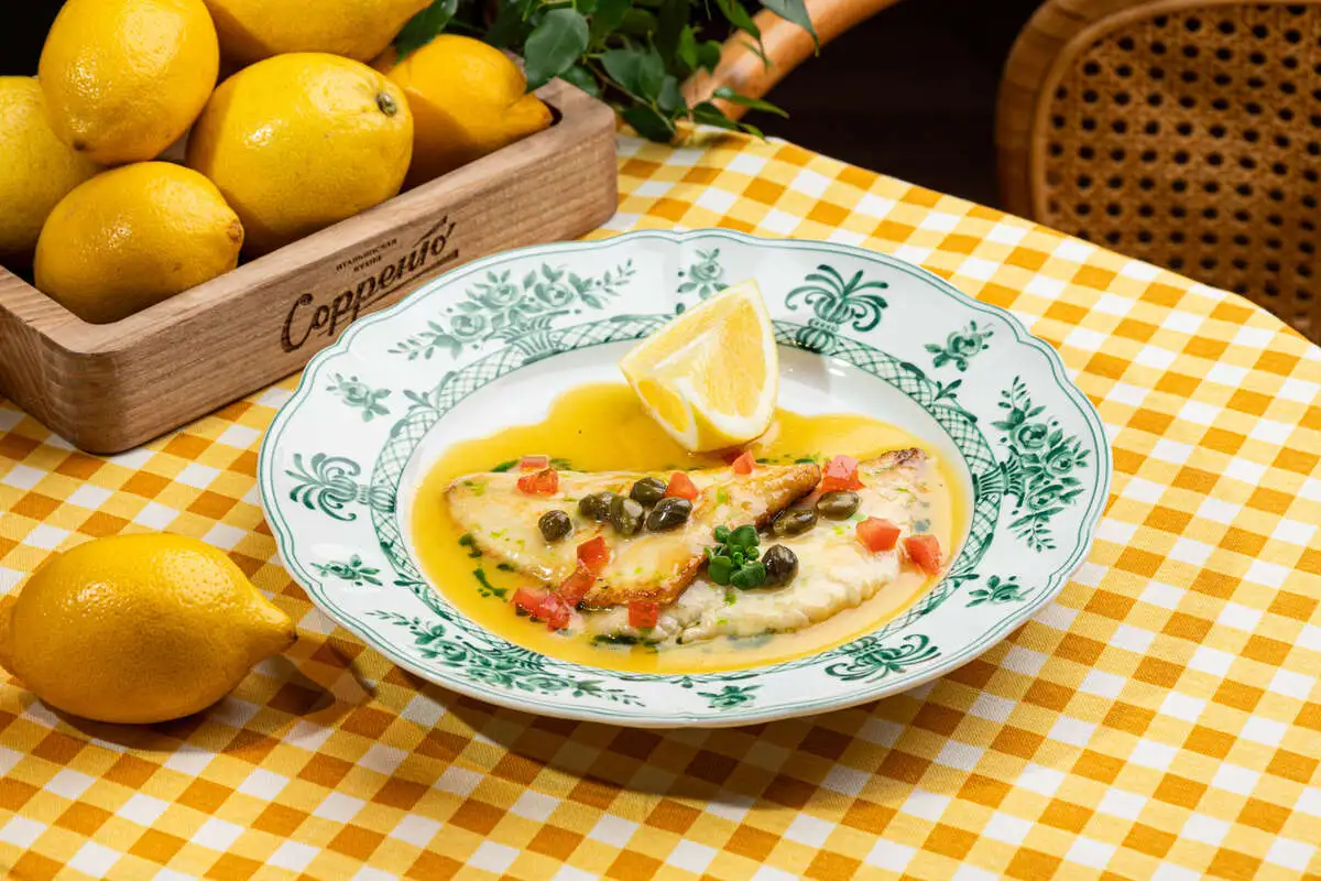 Филе дорадо с каперсами и томатами