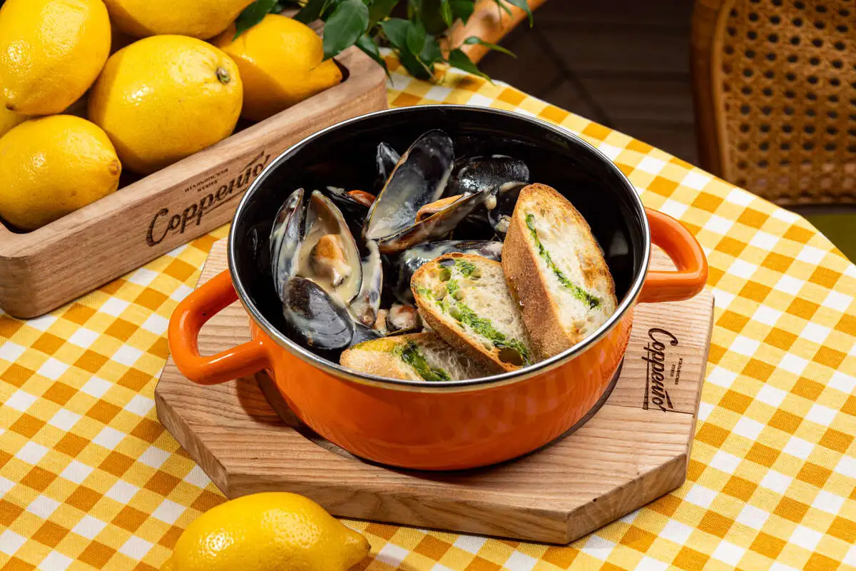 Мидии в сырном соусе