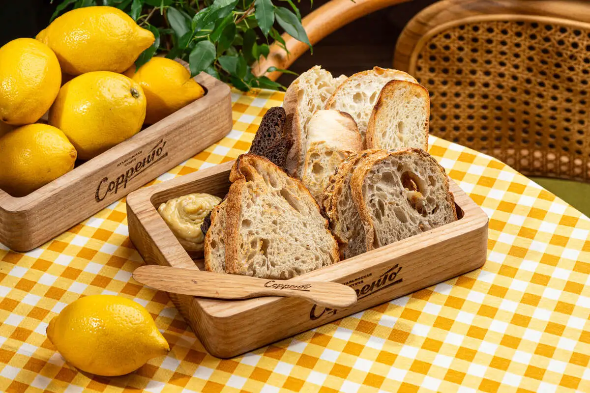 Хлебная корзина с анчоусным маслом