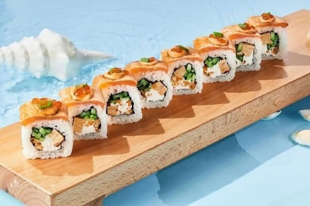 Ролл лосось татаки