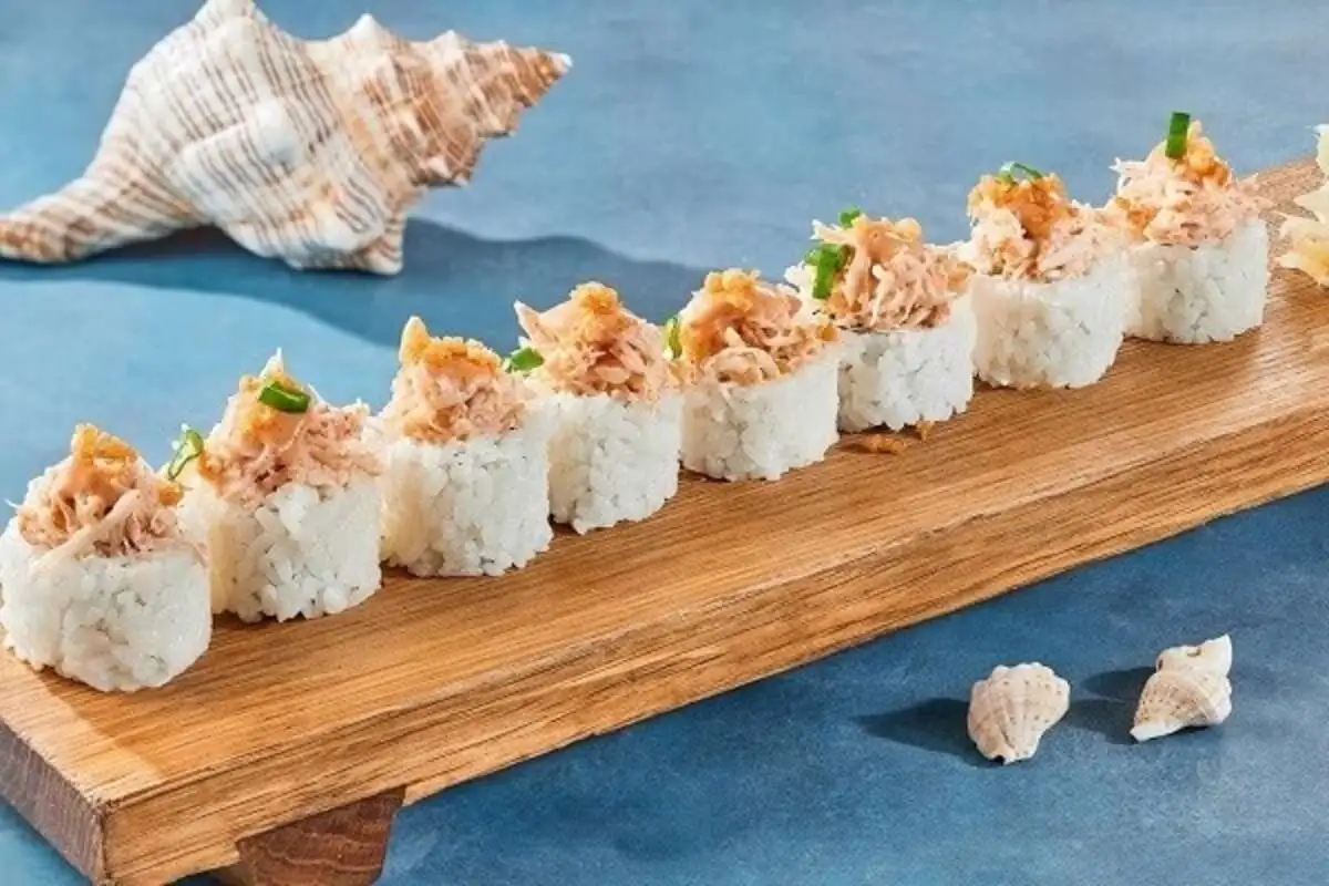 Ролл с камчатским крабом