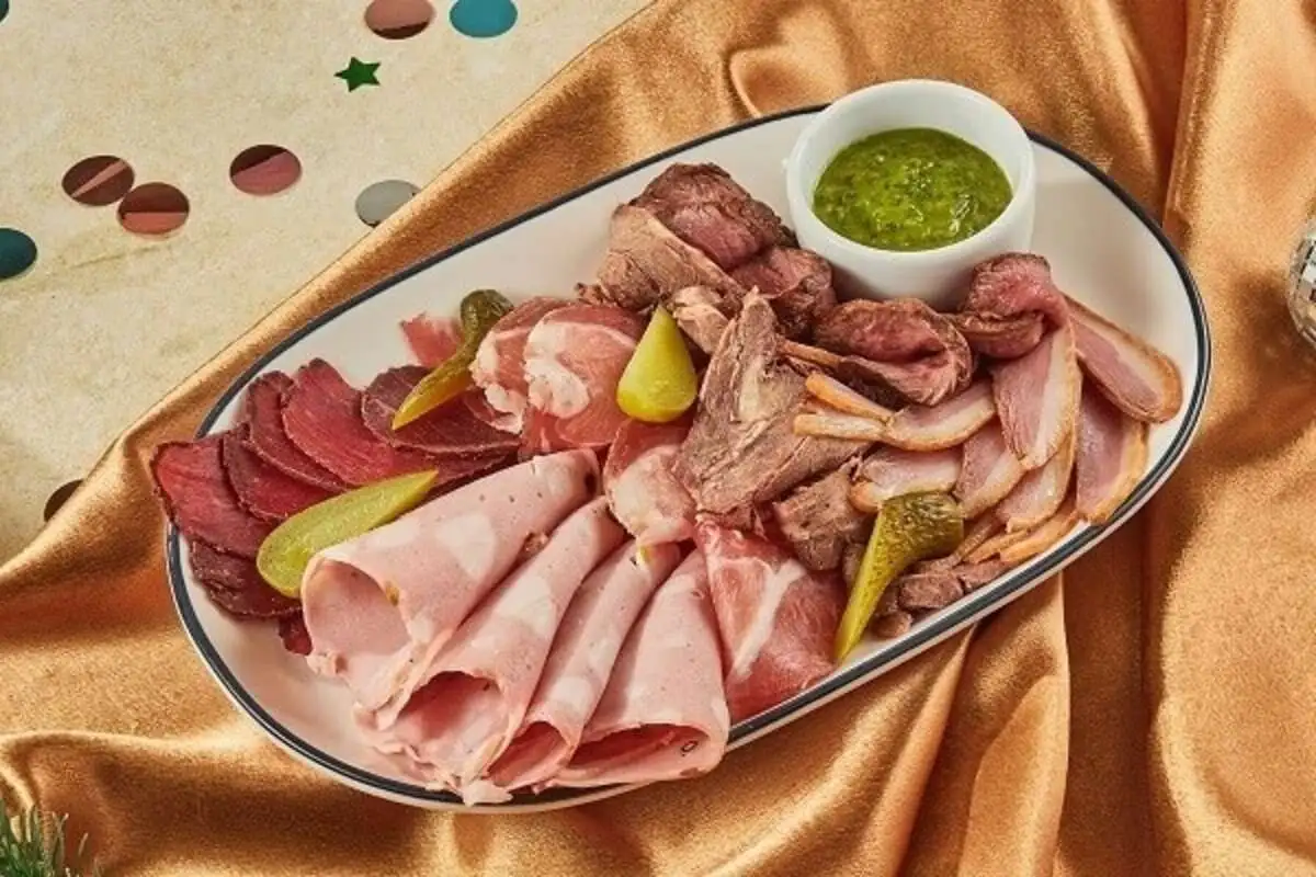 Мясная тарелка