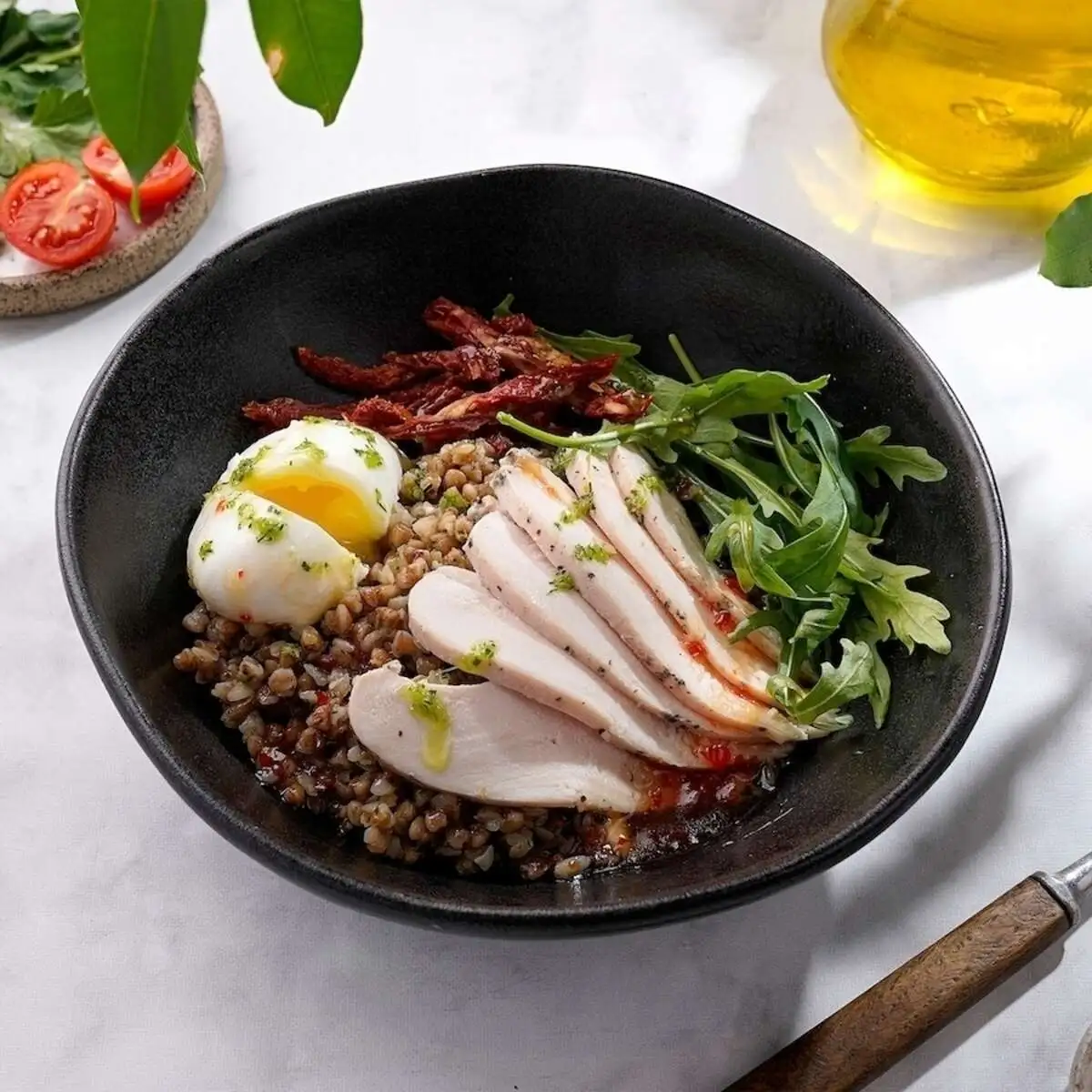 Гречка с курицей и яйцом пашот