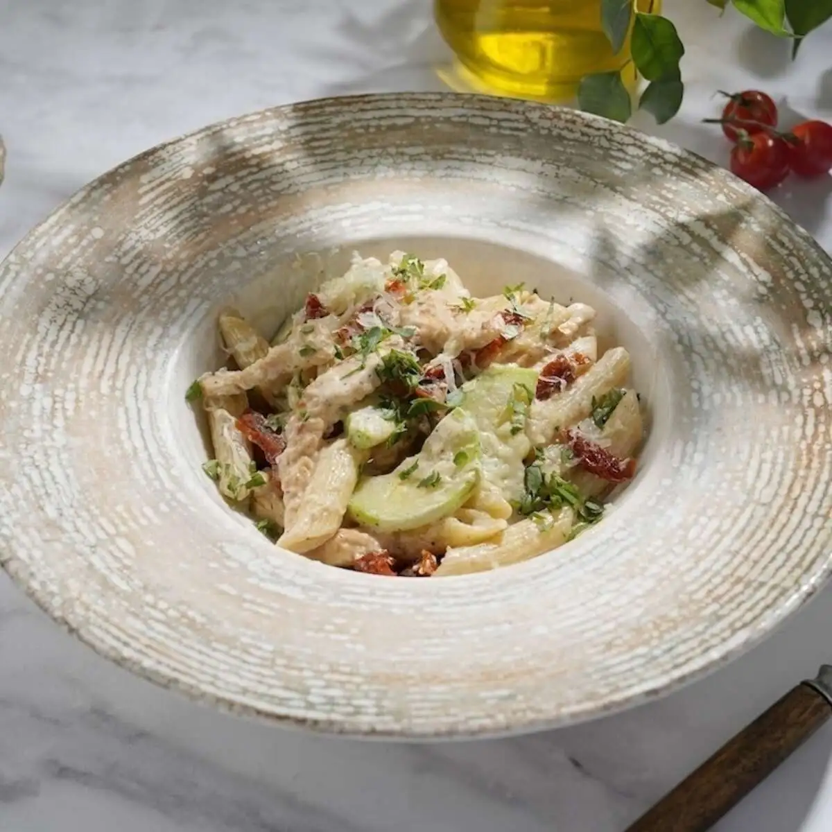 Пенне с индейкой и вялеными томатами