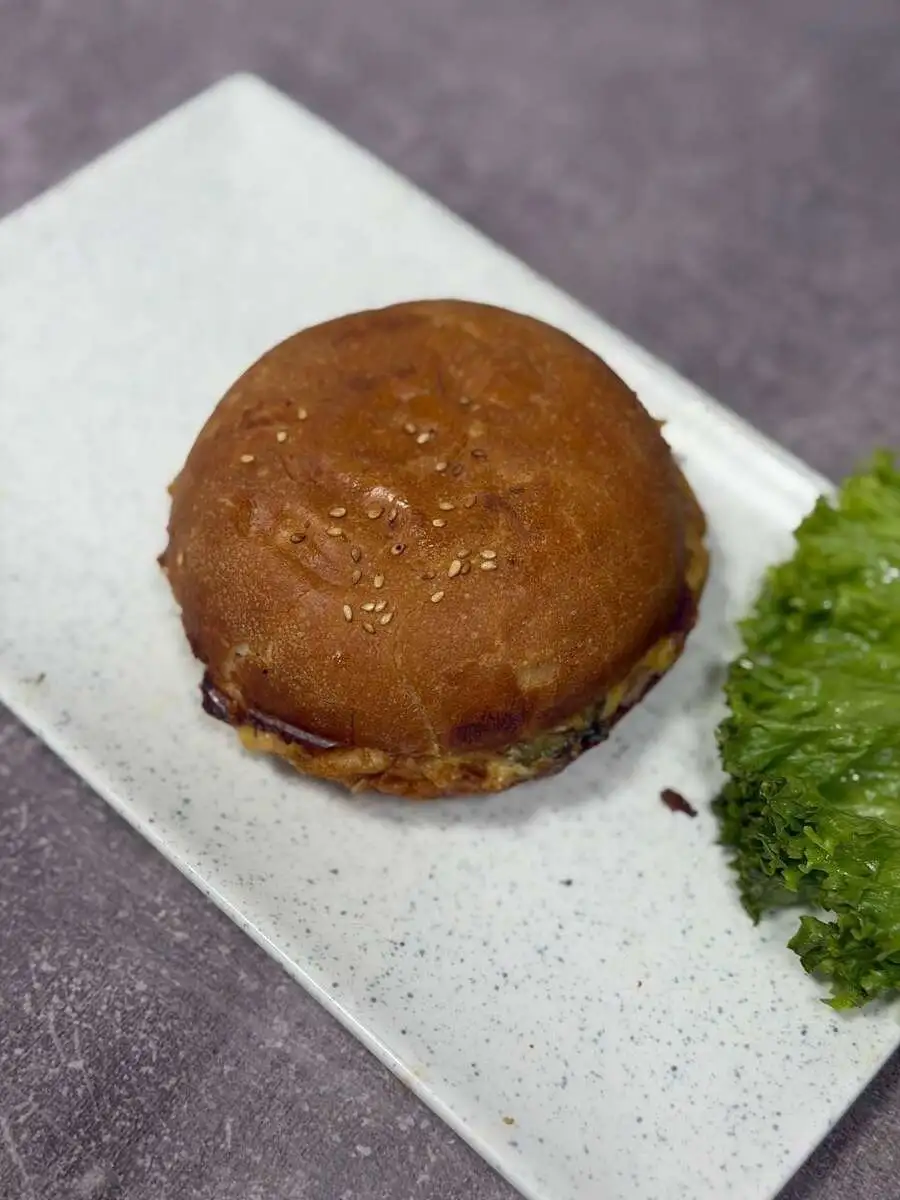 д Бургер Мясной закрытый