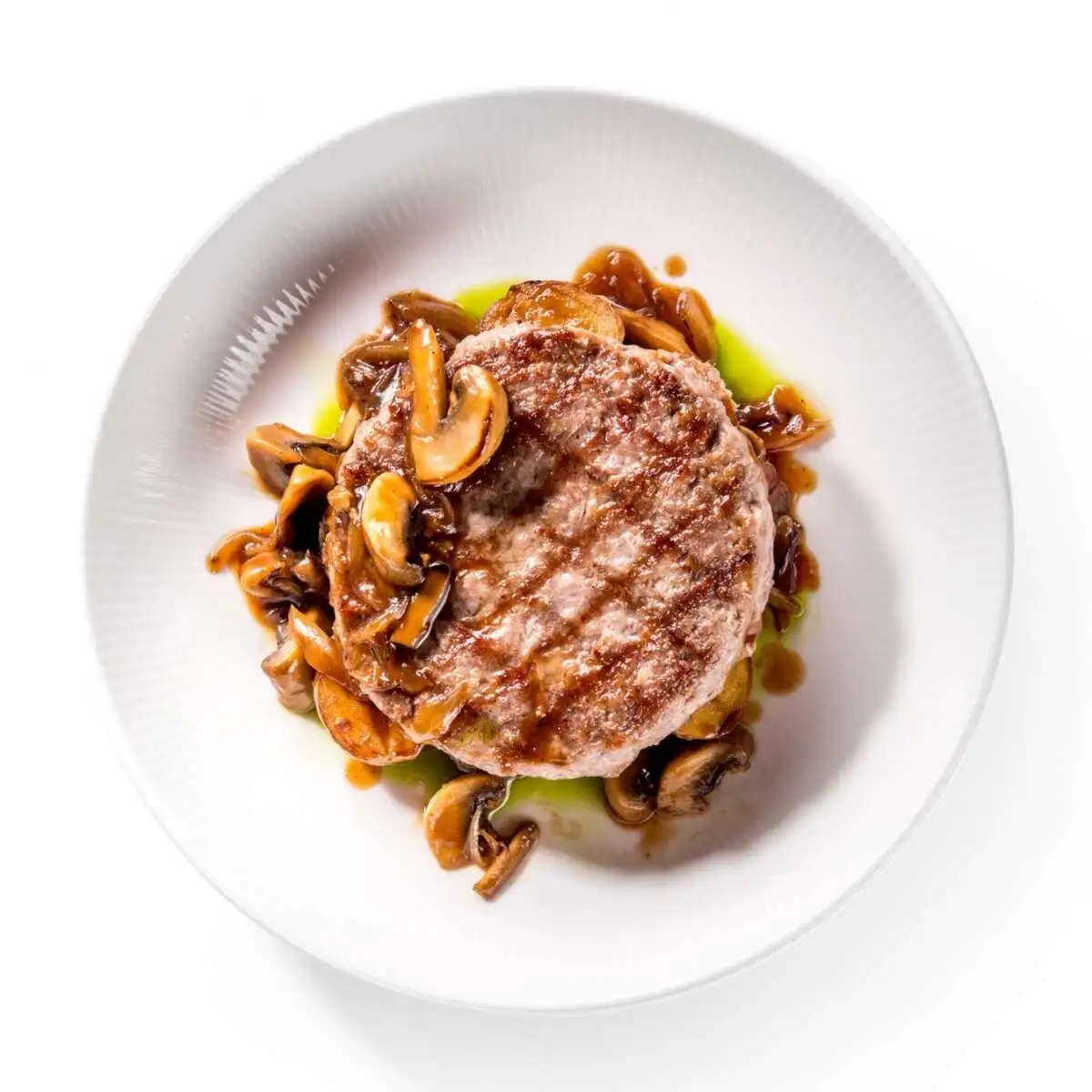 Бифштекс с картофелем и грибами