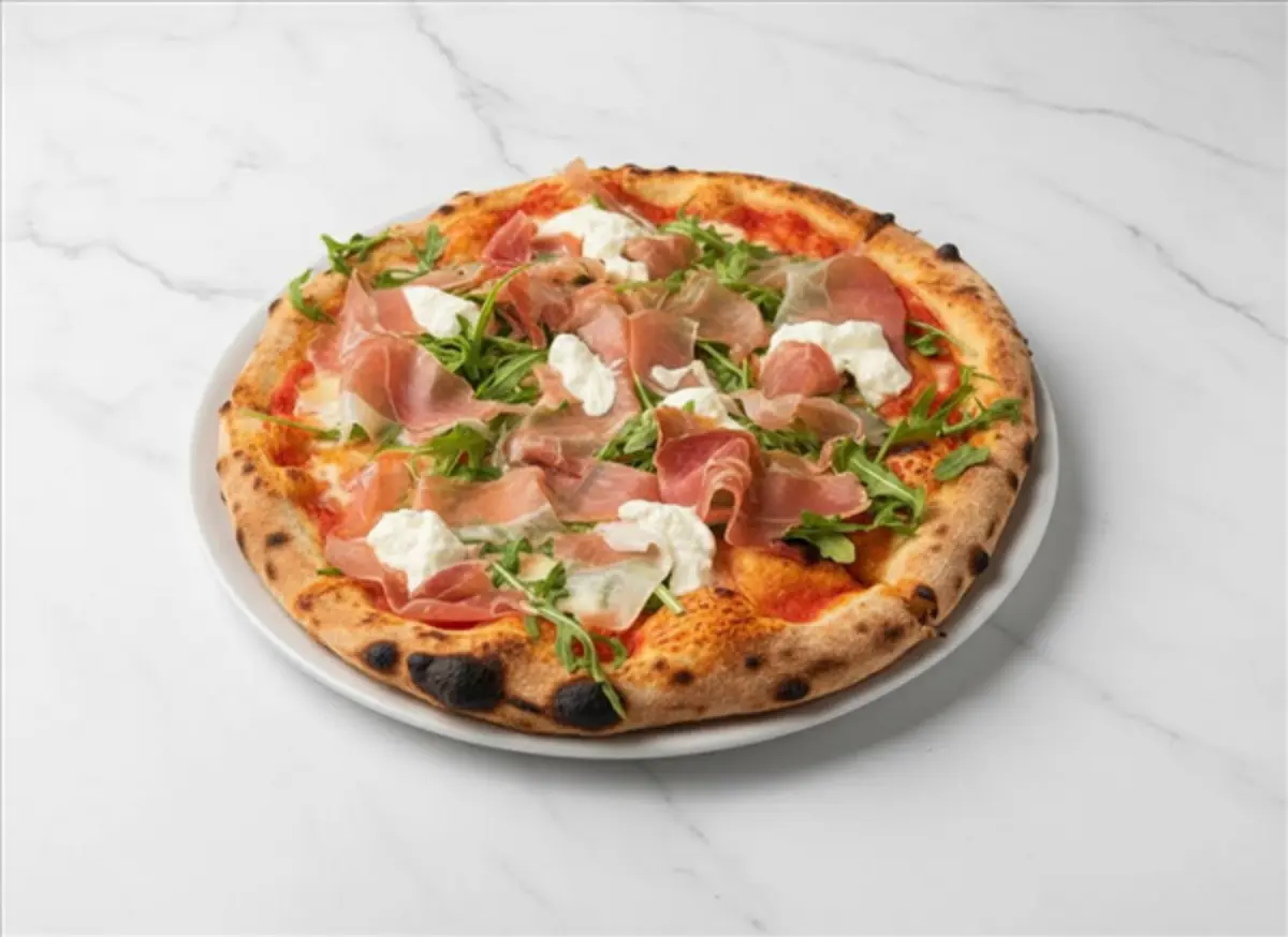 Пицца с пармой и страчателлой
