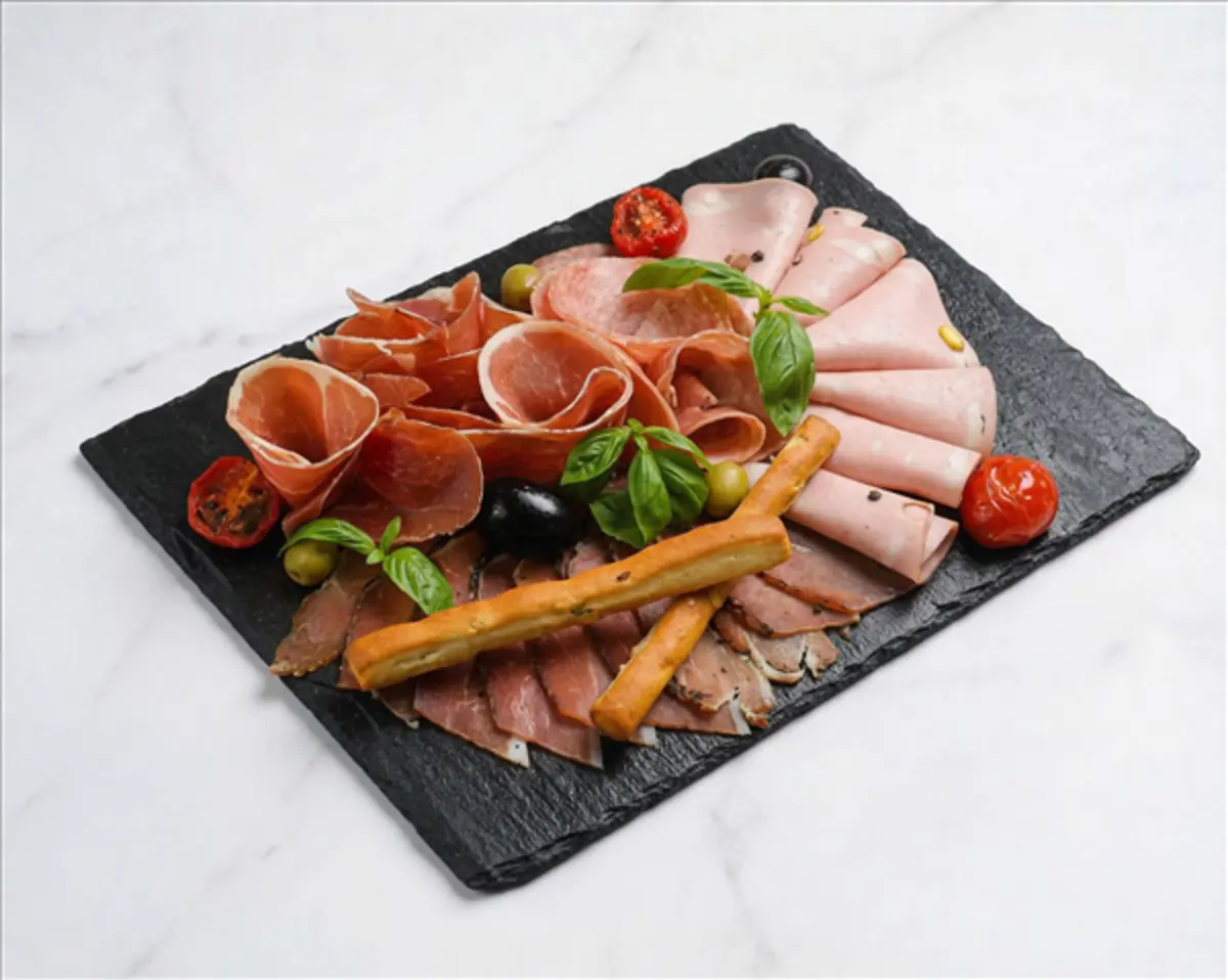 Мясные деликатесы