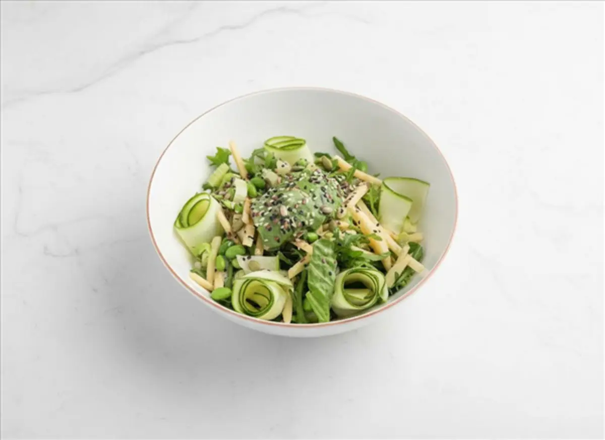 Салат зеленый с авокадо