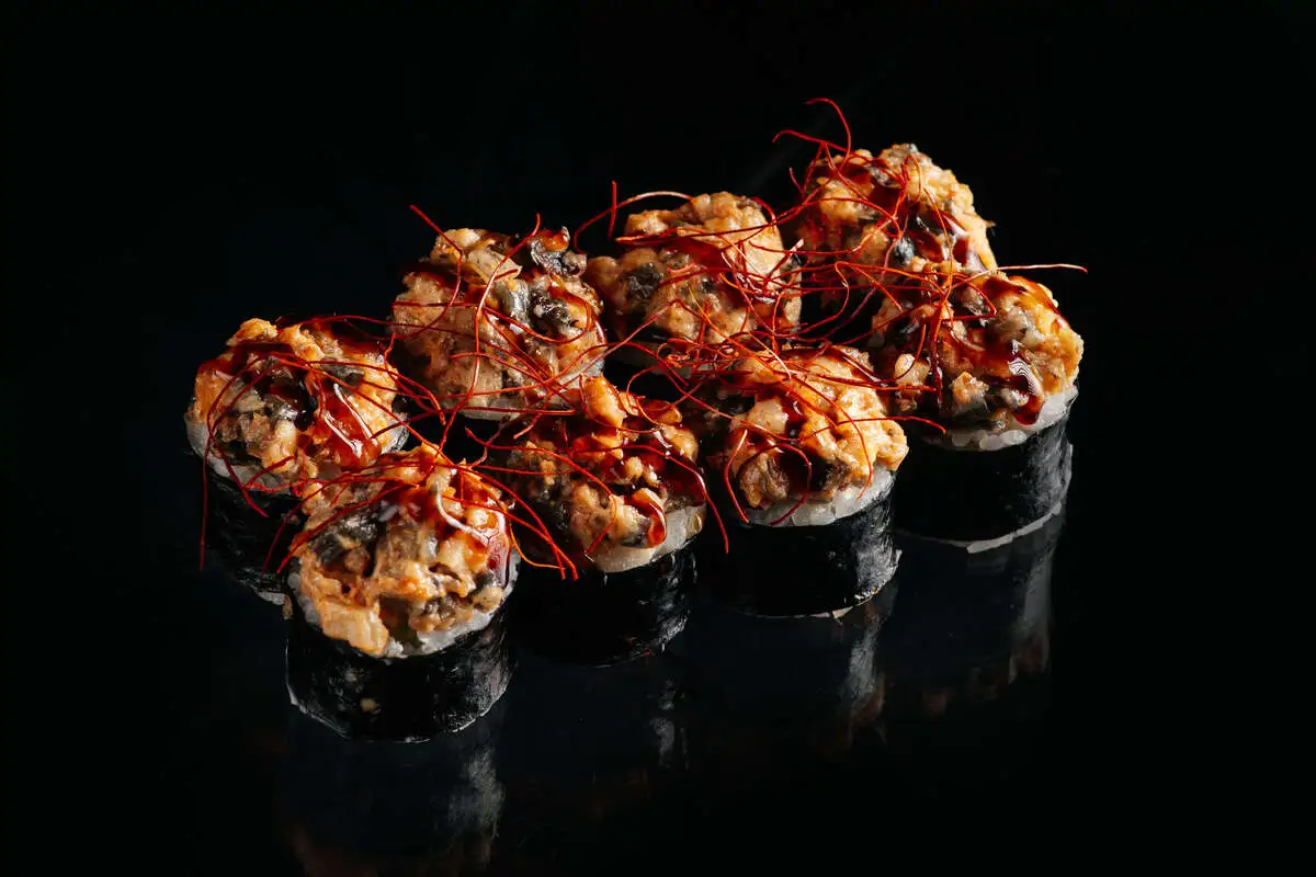 Ролл с острым угрём