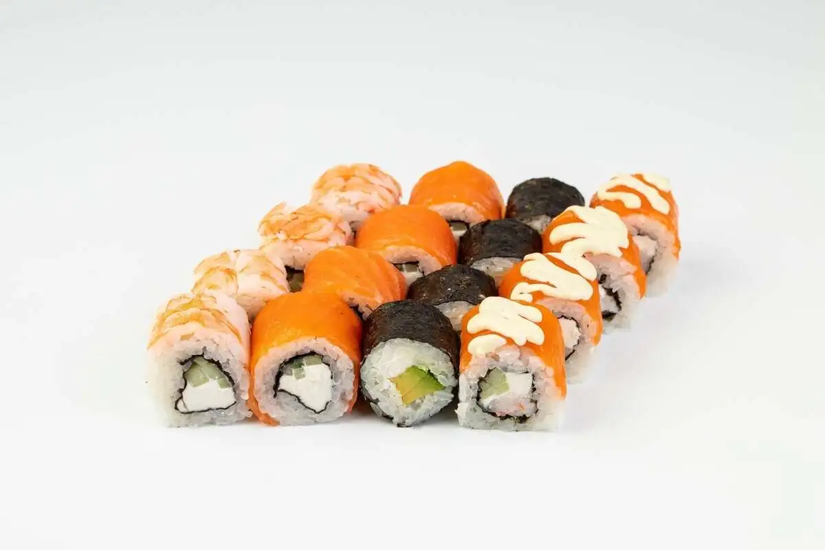 Сборный сет роллов "Филамания" (Фила, Аво чиз, Фила с креветкой, Лайт фила с креветкой)