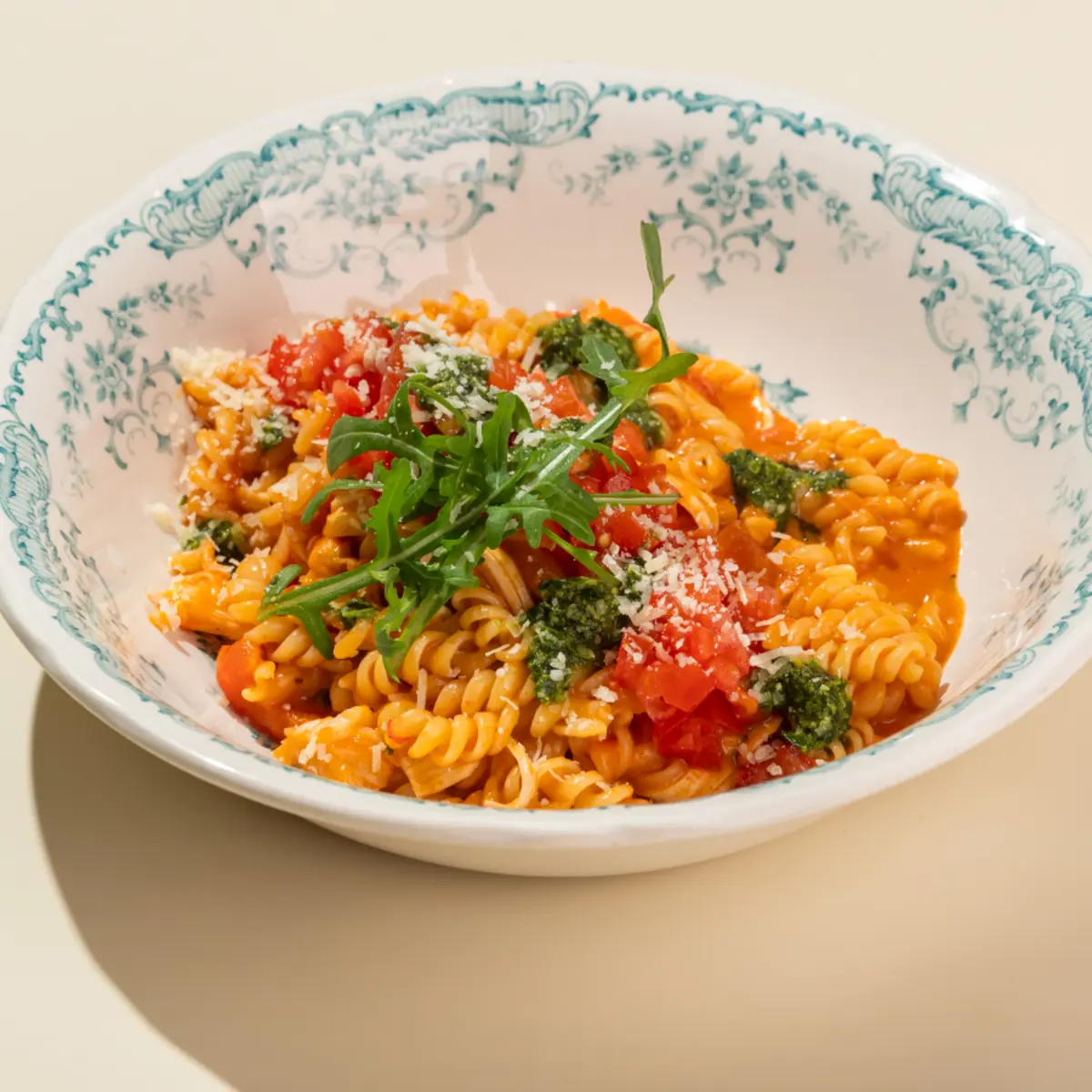 Фузилоне с крабом и томатным соусом