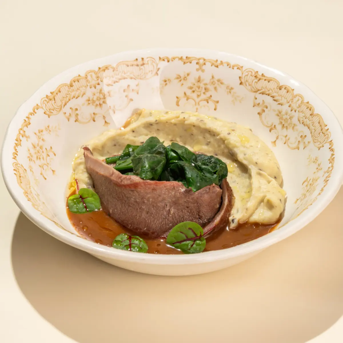 Говяжий язык с трюфельным пюре 