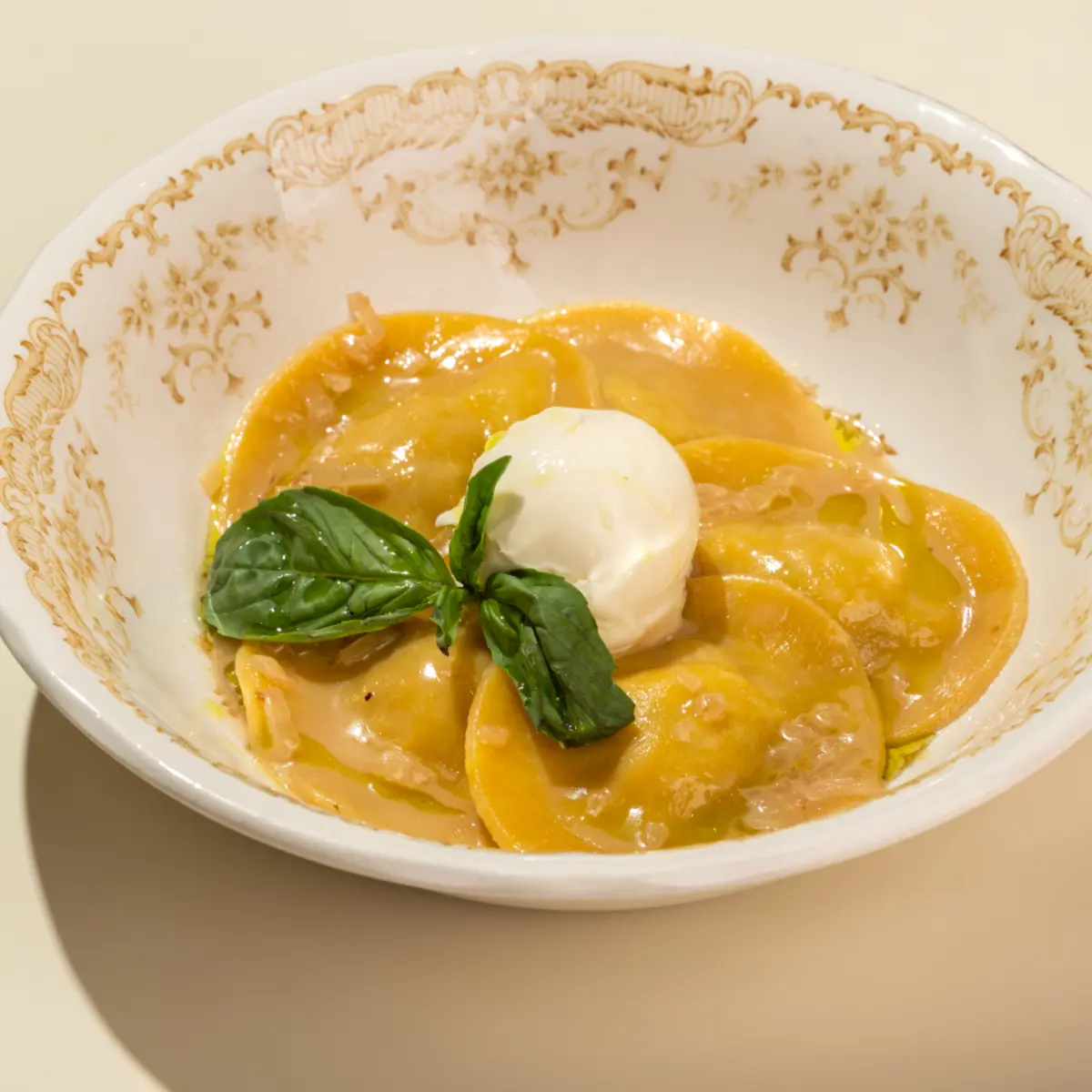 Равиоли с цыпленком и муссом из пармезана