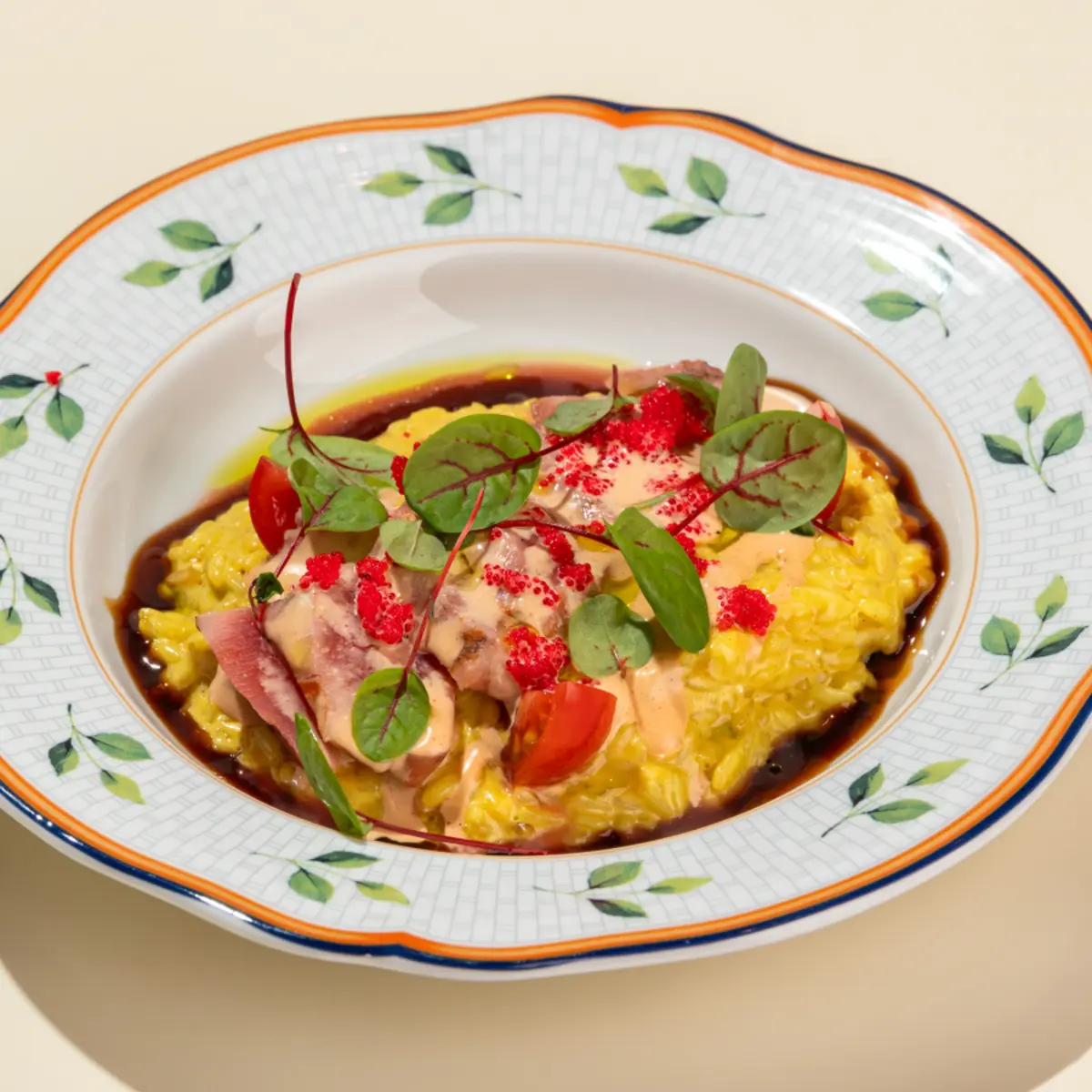 Шафрановый ризотто с тунцом и лаймовым унаги