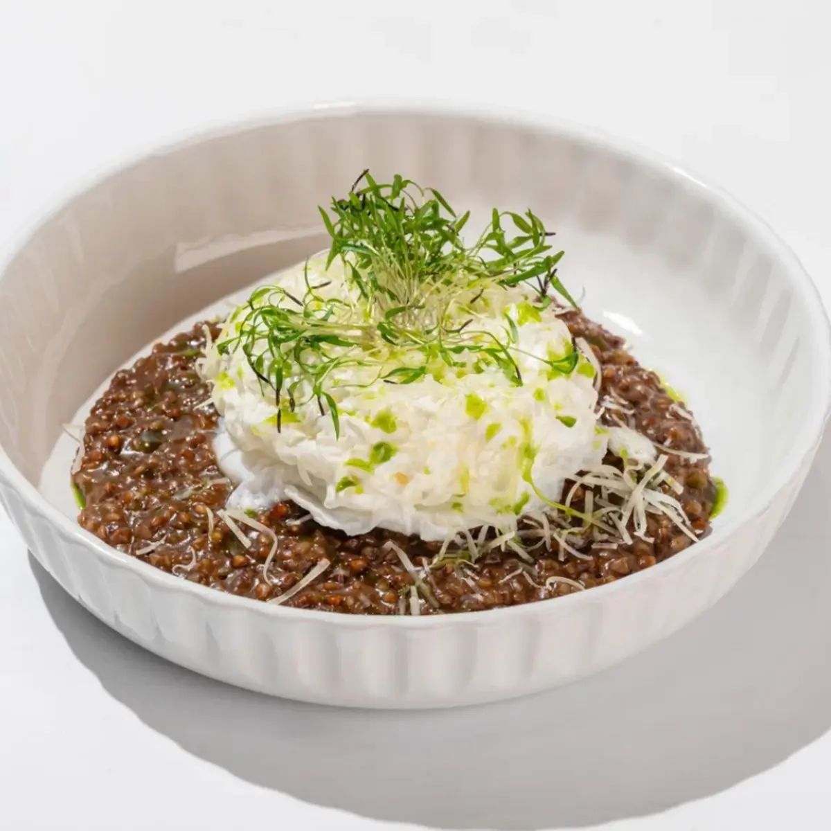 Гречневая каша с яйцом пашот и муссом пармезан