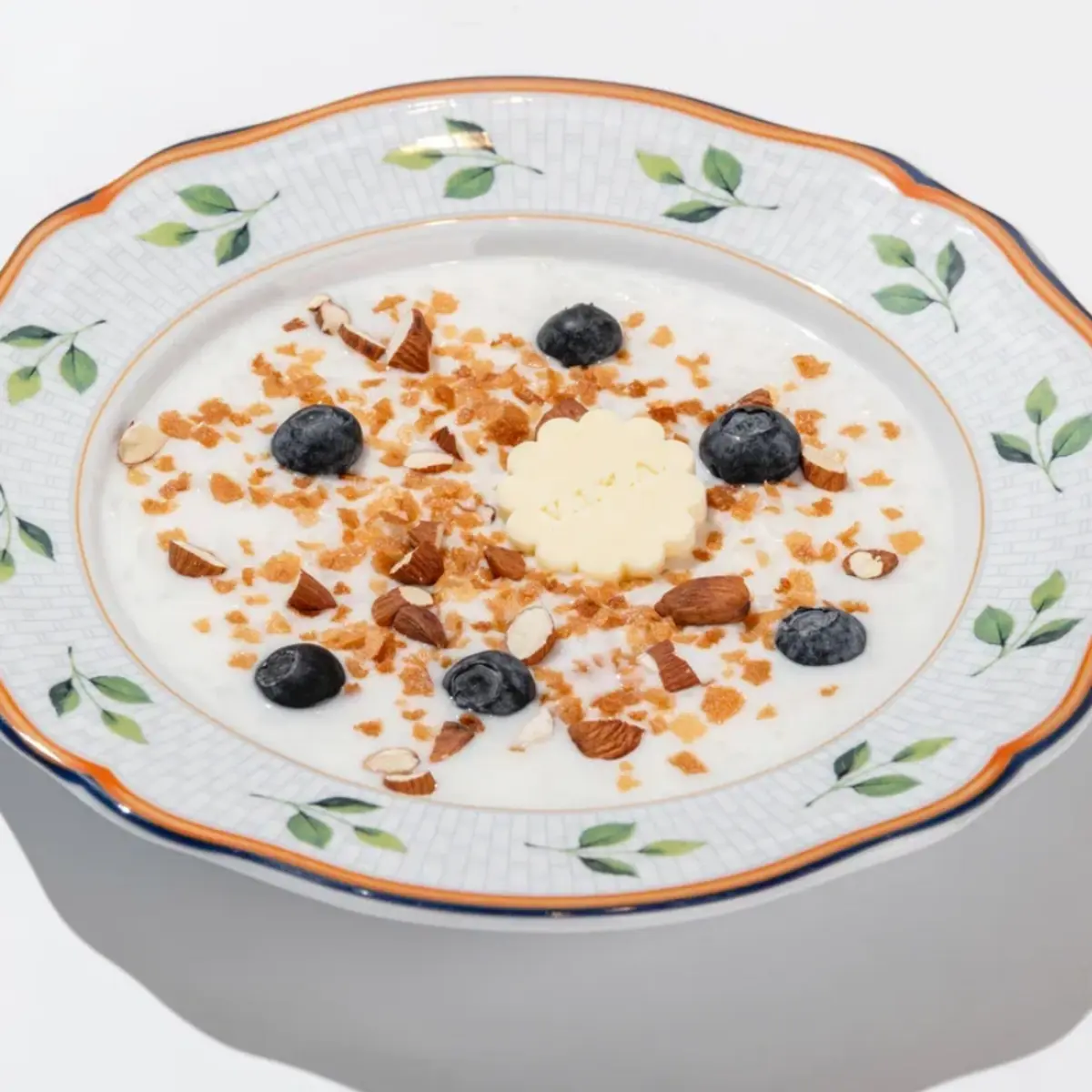 Рисовая каша на кокосовом молоке с сезонными ягодами