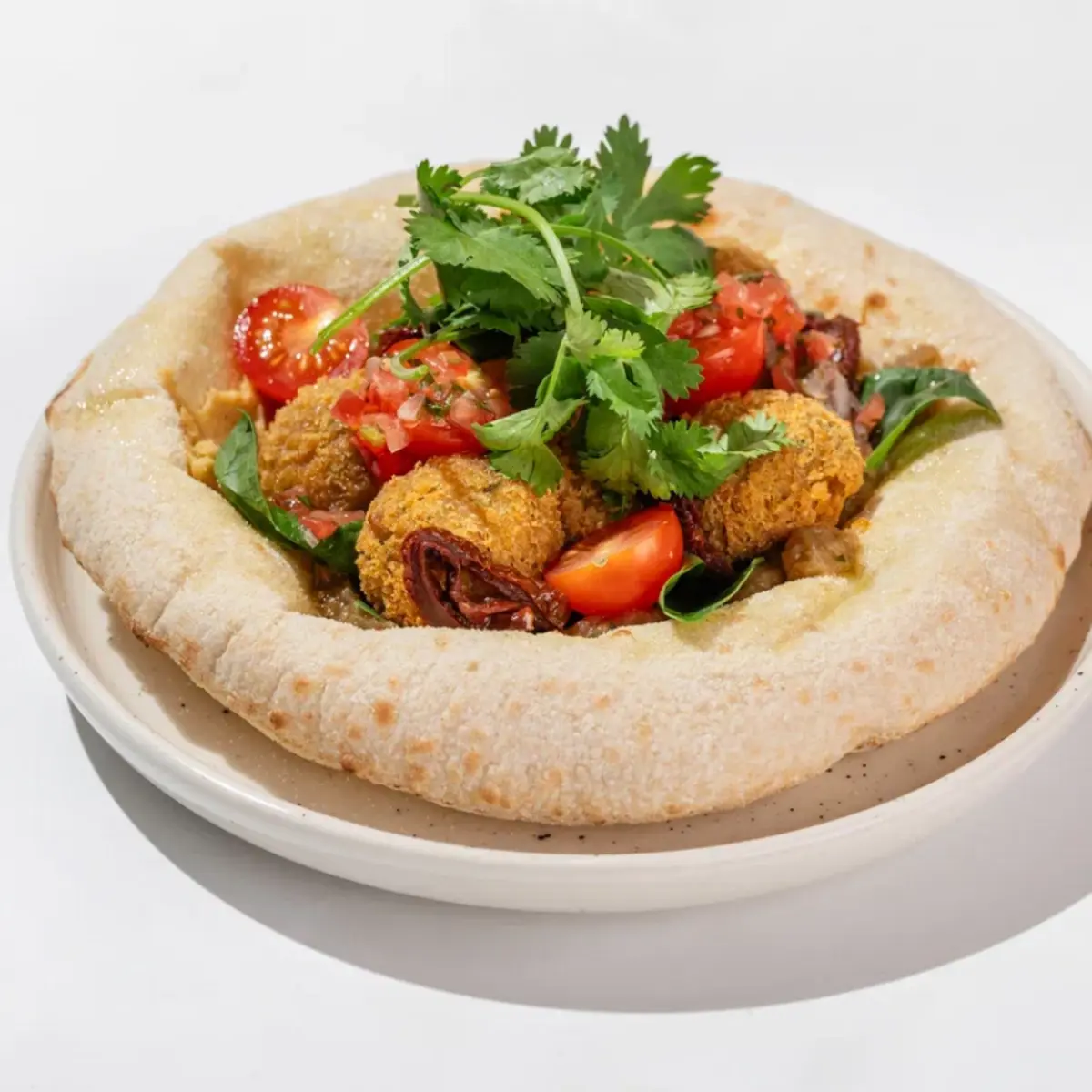 Лепешка с фалафелем, пате из баклажана и томатной сальсой