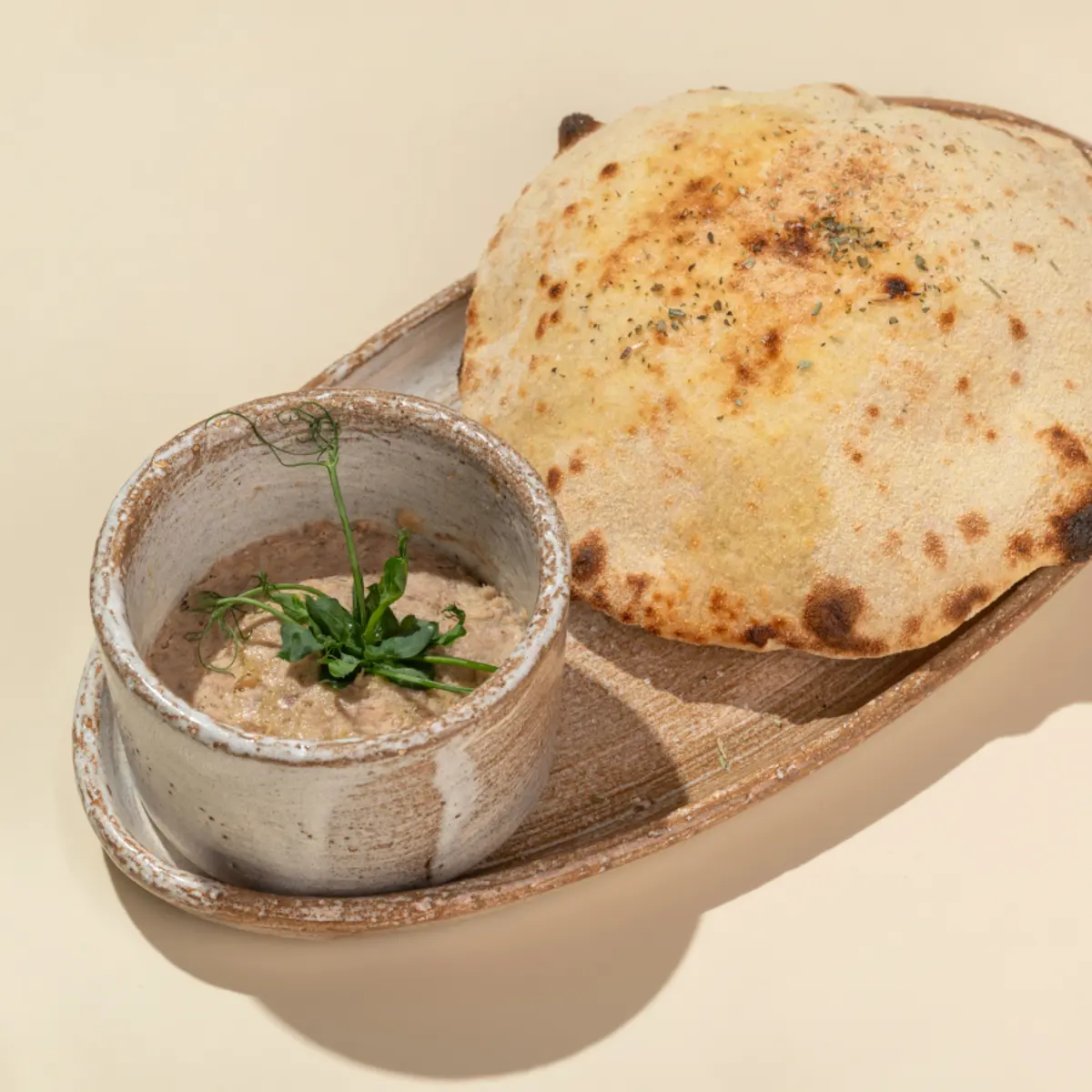 Рийет из утки с греческой лепешкой