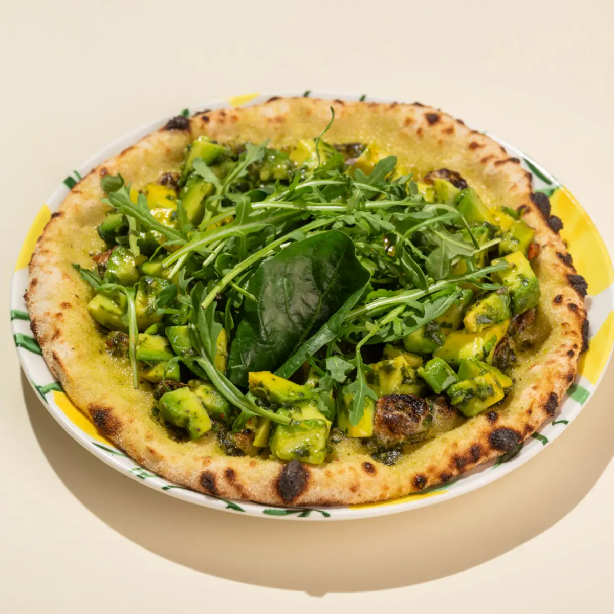 Лепешка с авокадо и соусом песто