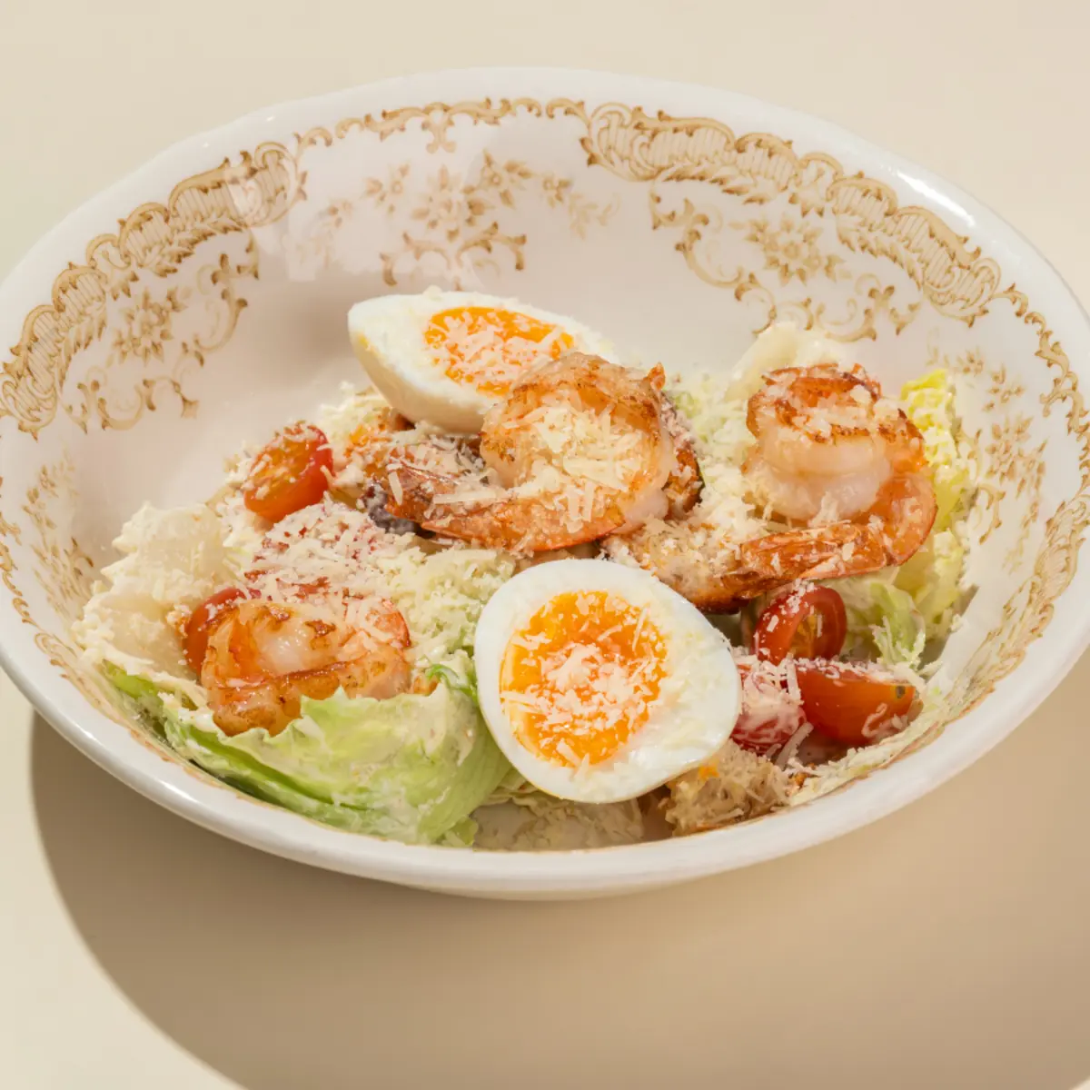 Салат Цезарь с креветками