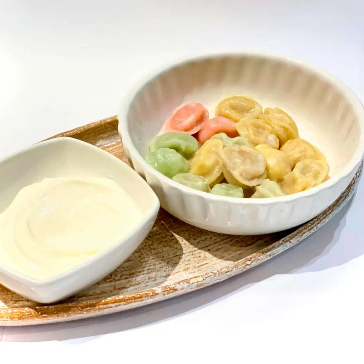 Детские пельмешки со сметаной. 