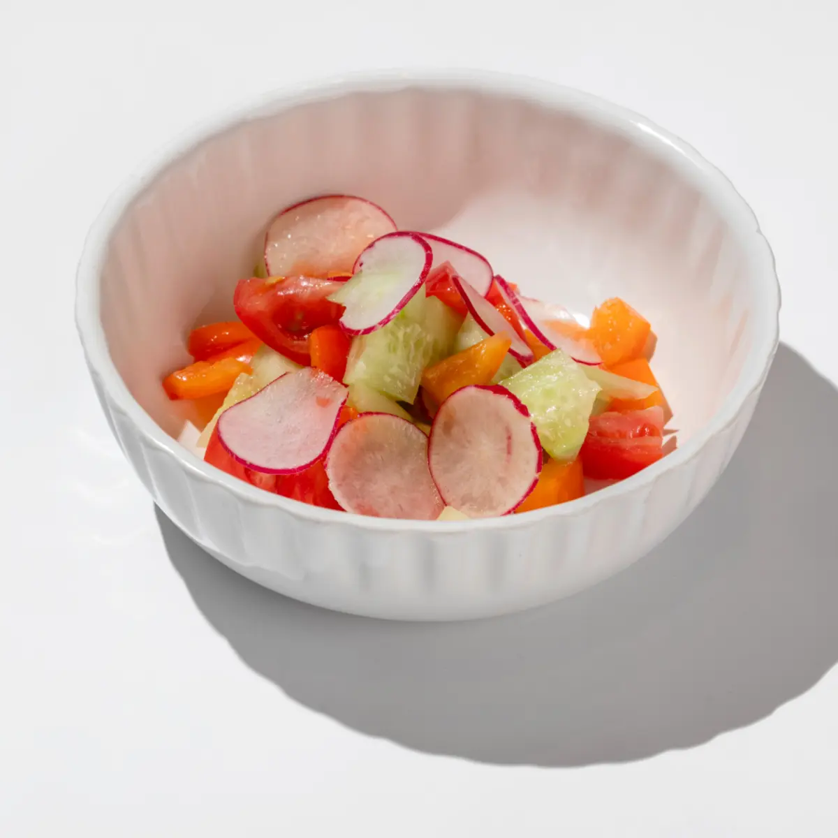  Свежие овощи с оливковым маслом.