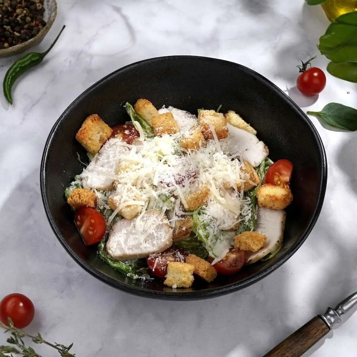 Салат Цезарь с курицей