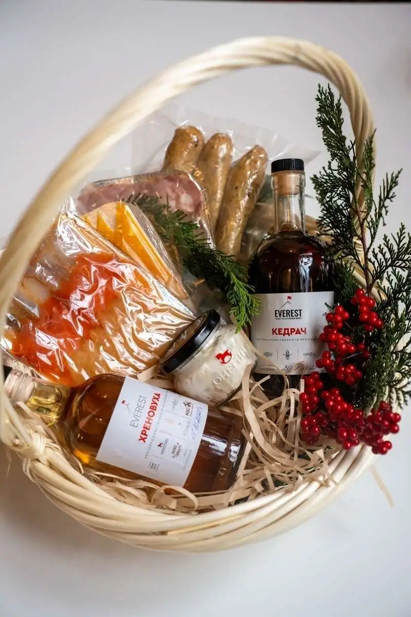 Корзина 2 настойки с  нарезками