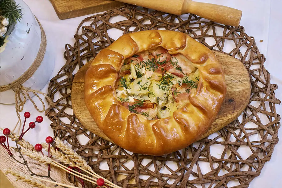 Открытый пирог с беконом