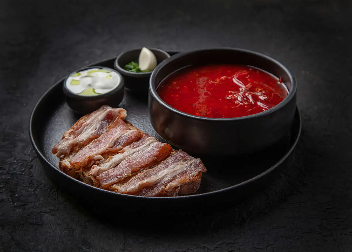 Борщ с рваной говядиной