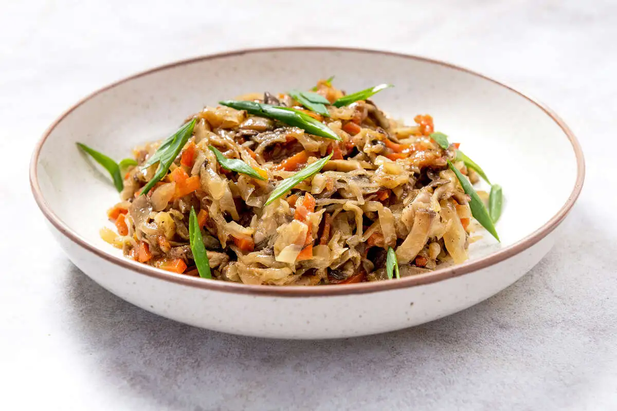 Капуста тушеная с грибами