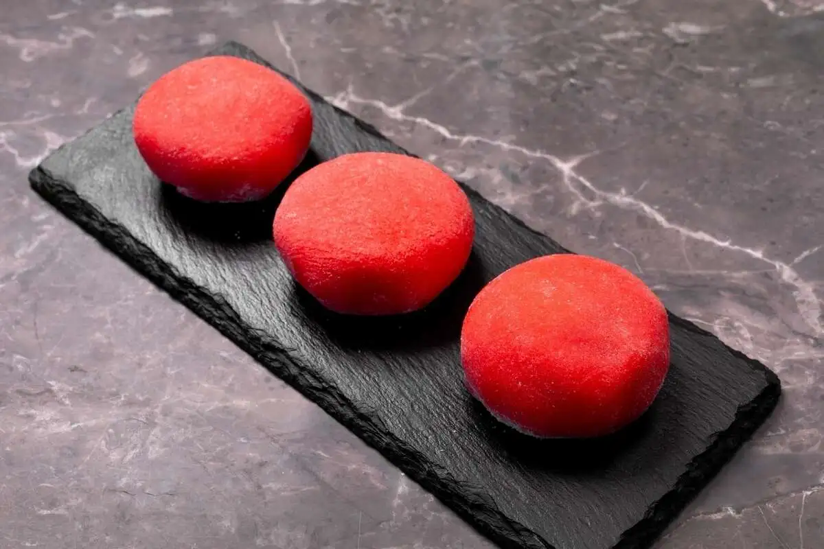 Пирожное Моти клубника