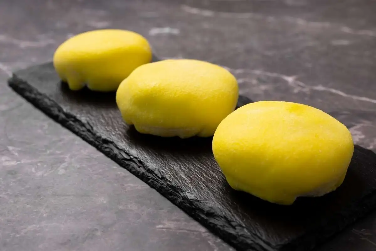 Пирожное Моти манго-маракуйя