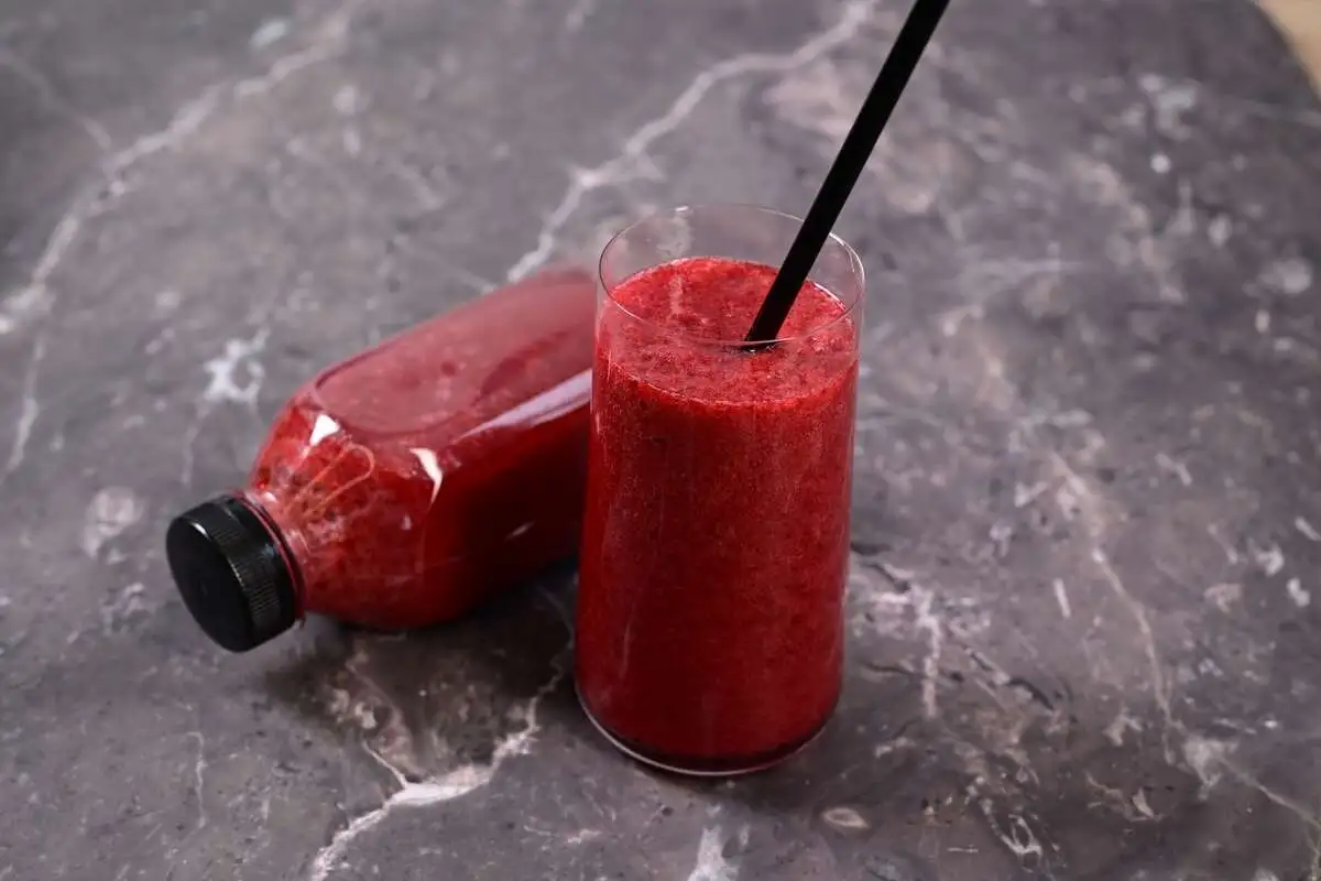 Смузи апельсин, вишня, клубника